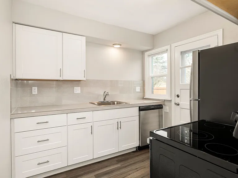 Parkside Apartments — Photo 5
