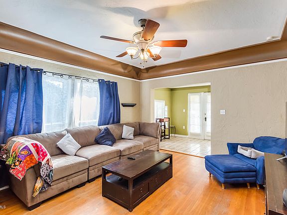 5th image of 1402 E Earll Dr