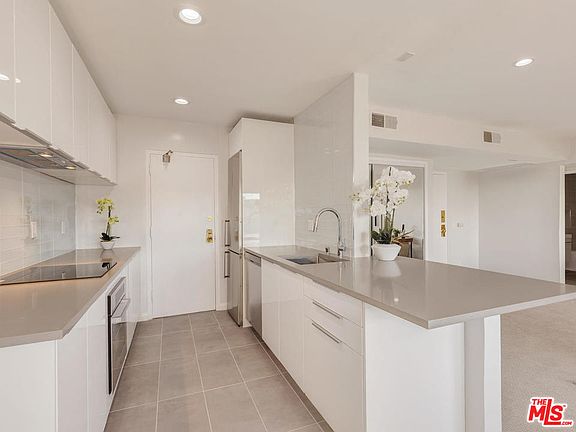 5th image of 1010 Palm Ave APT 205