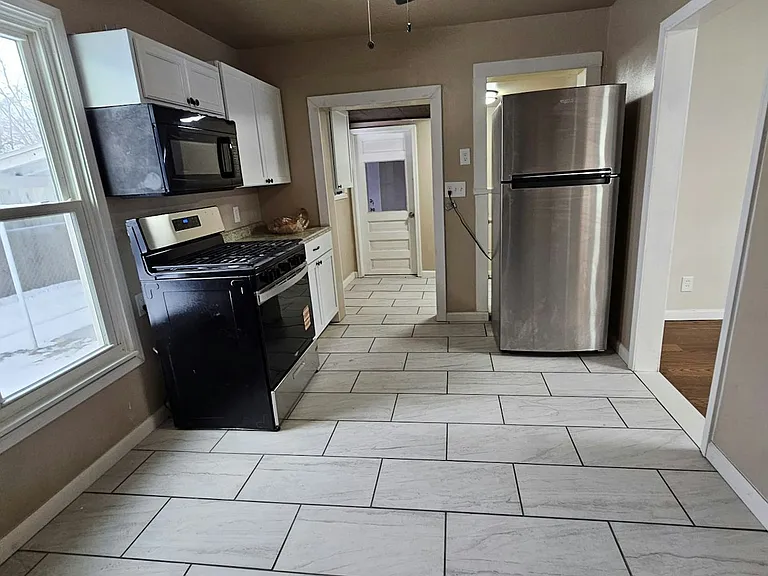 EAT IN KITCHEN
