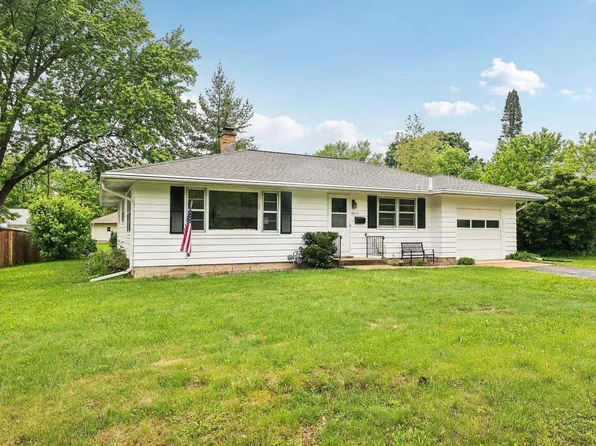 6013 Gateway Green, Monona, WI 53716