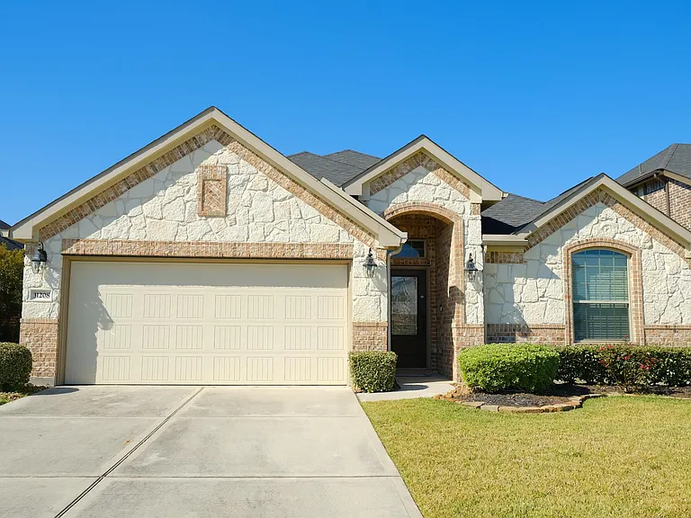 31208 Liberty Knoll Ln — Photo 1