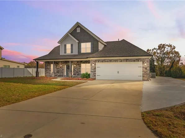 241 Montreat Dr, Lexington, NC 27295