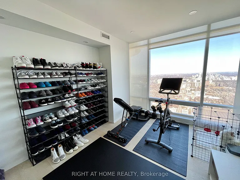 1 Bloor St E #7401 — Photo 9