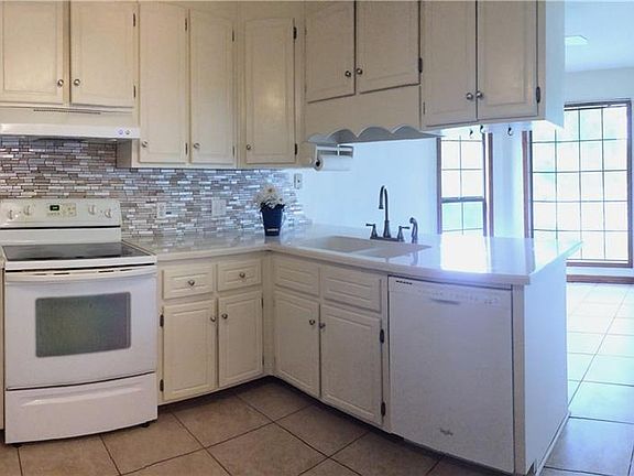 2nd image of 803 Melbourne Dr