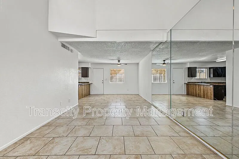 2 bed, 1.5 bath, 1085 sqft, $1,450 — Photo 4
