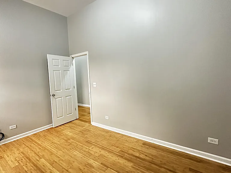 2438 N Laramie Ave #1N — Photo 8