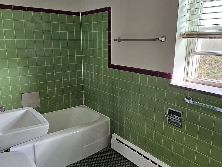 712 N Raynor Ave — Photo 6