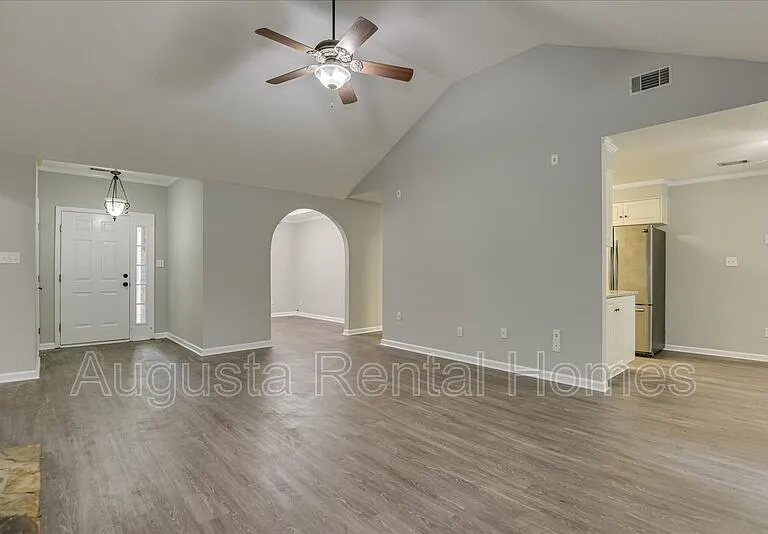 690 Monroe St — Photo 9