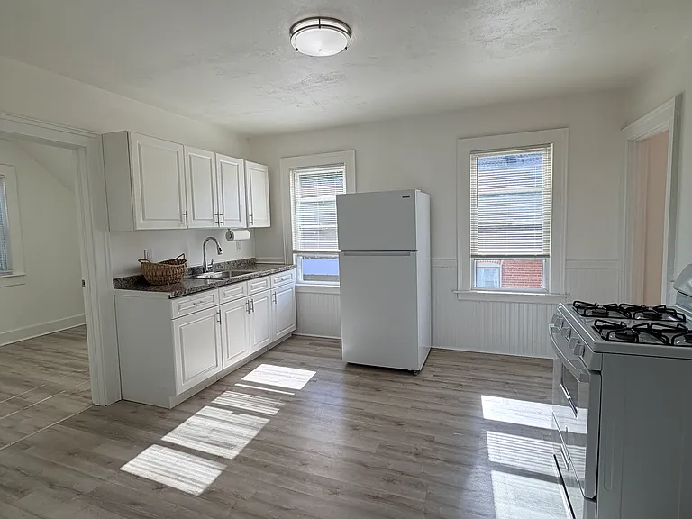 49 Henry St #3 — Photo 10
