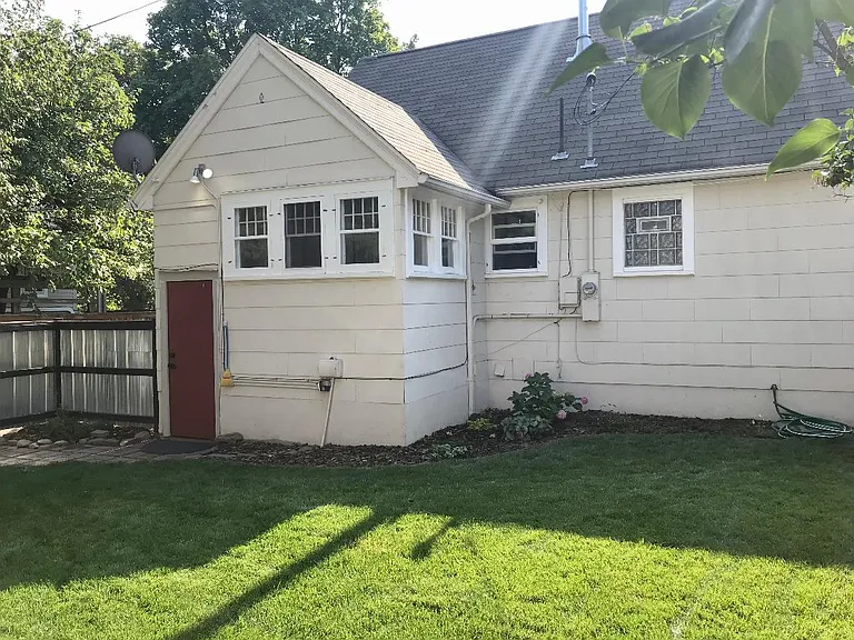 E Florence St — Photo 11