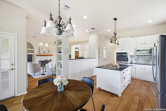 5 bed, 2.5 bath, 3885 sqft, $3,250 — Photo 3