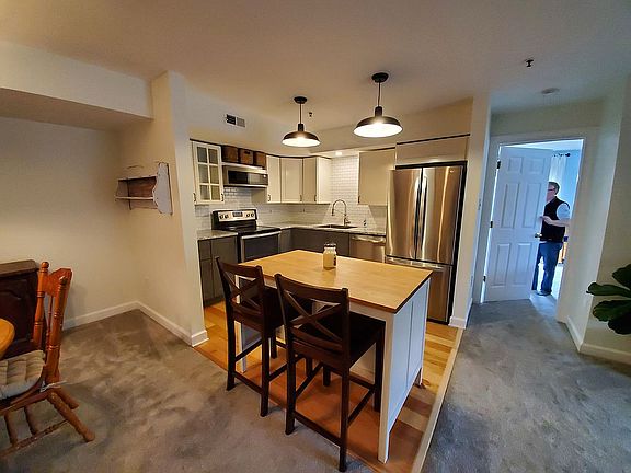 2nd image of 904 Martell Ct APT F