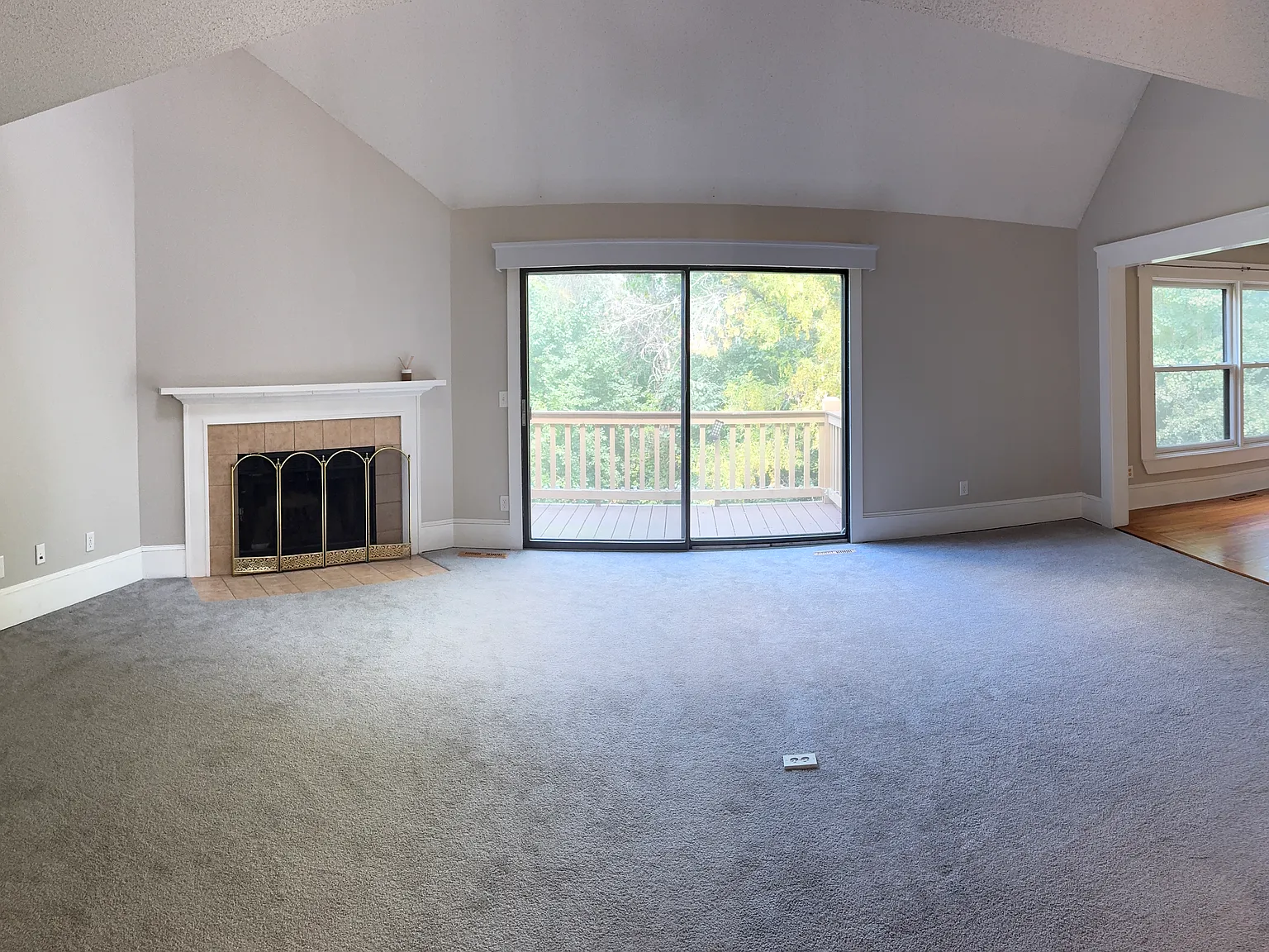 2 bed, 1.5 bath, 2014 sqft, $2,099 — Photo 3