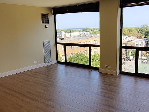 3rd image of 4343 N Clarendon Ave APT 804