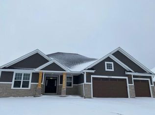 N46W22336 Boxleaf Ln, Pewaukee, WI 53072