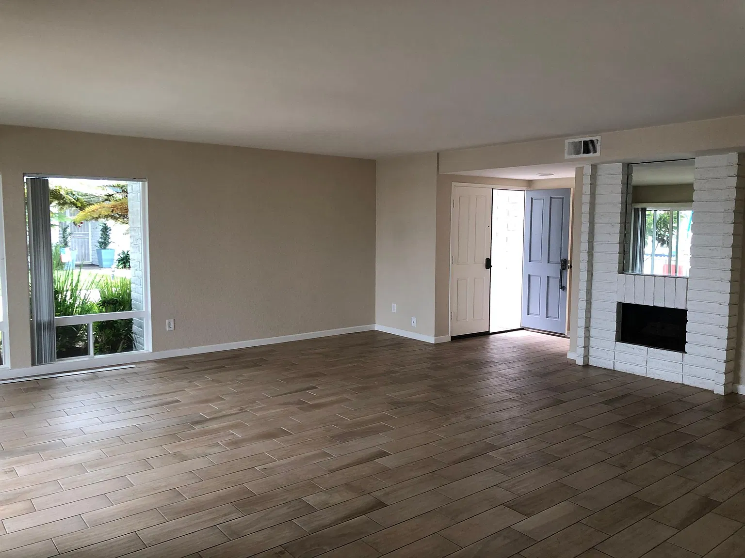 2 bed, 1502 sqft, $4,900 — Photo 1