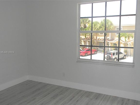 3rd image of 431 SW 122nd Ave