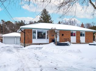 23 Eastwood Ave N, Oshawa, ON L1G 3Y5