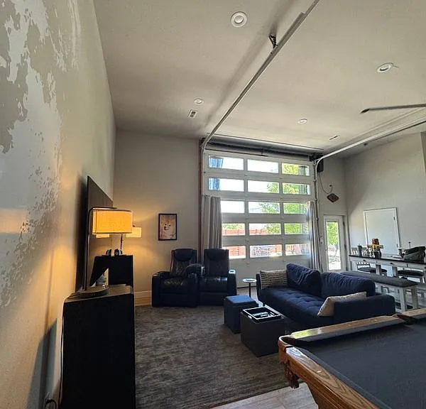 1010 E 75th Pl #B — Photo 23