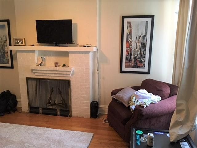 1st image of 1959 W Farragut Ave APT 2R