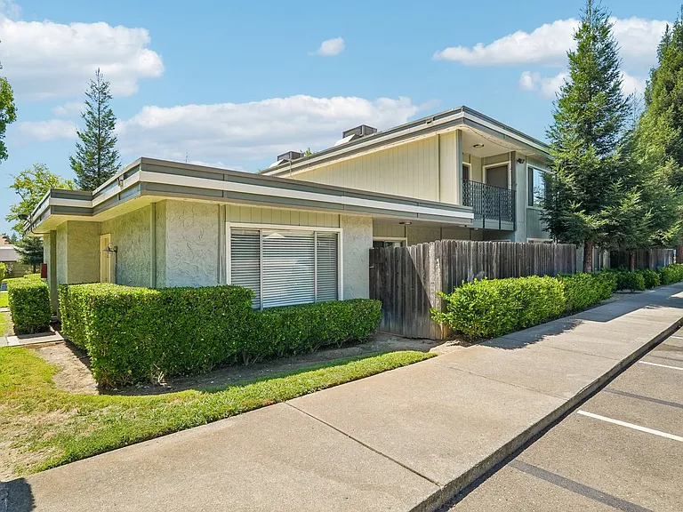 Northridge Terrace Apartments at 4900-4948 Stamas Lane, Fair Oaks California — Photo 30
