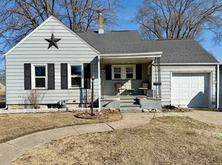 614 W 9th St, Sterling, IL 61081