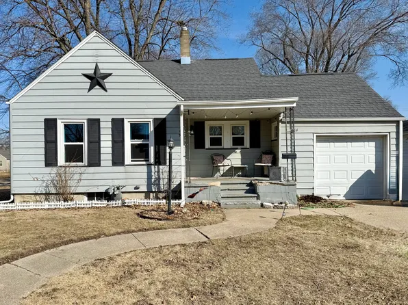 614 W 9th St, Sterling, IL 61081