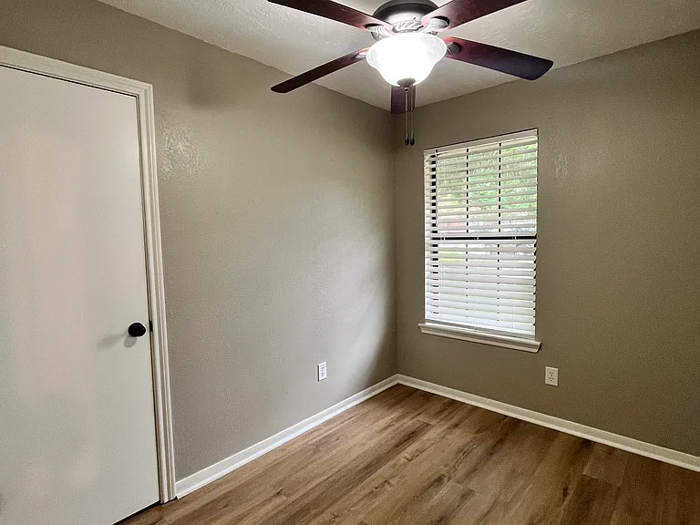 4005 Windswept Dr — Photo 10