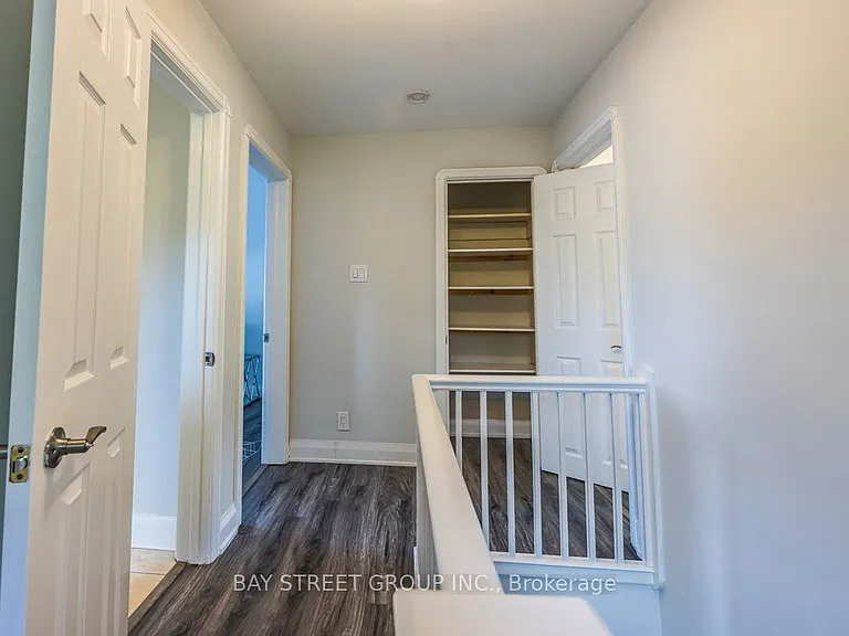 12 Craigmore Cres #MAIN FL — Photo 17