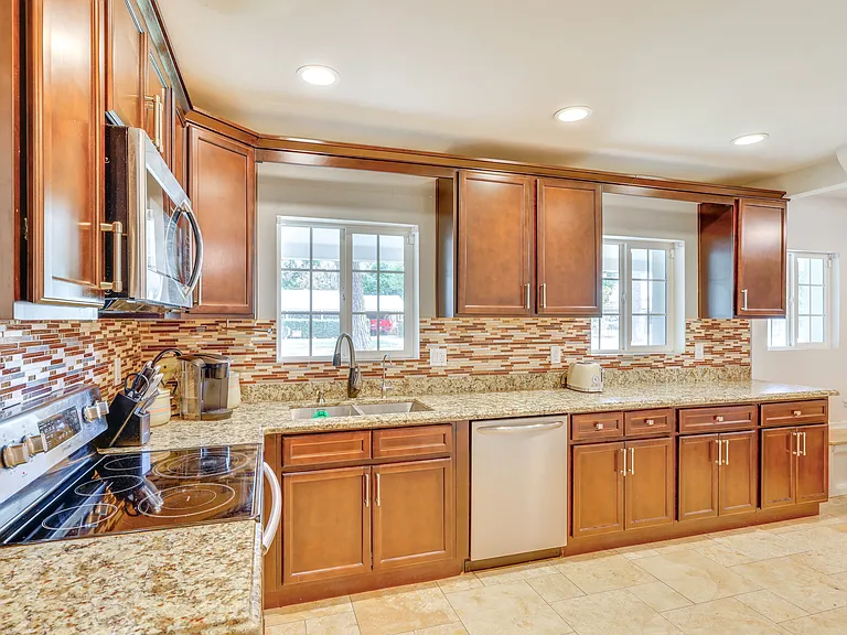 7122 N 23rd Dr — Photo 3