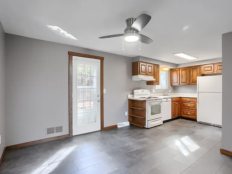 4286 Sample Ct — Photo 10