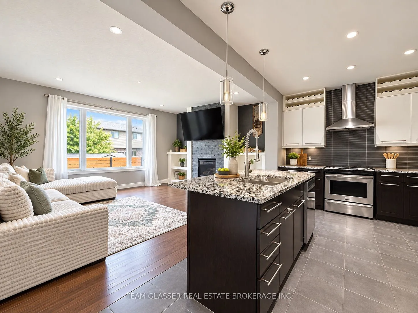 3 bed, $2,700 — Photo 2
