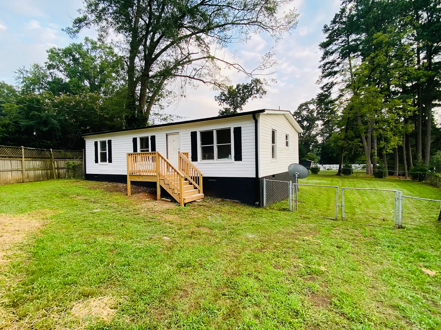 3 bed, 960 sqft, $1,540 — Photo 2