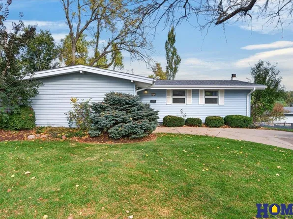 8212 Meredith Ave, Omaha, NE 68134