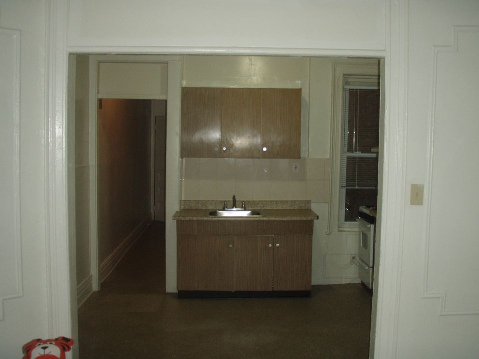 2nd image of 135 Somers St APT 3L