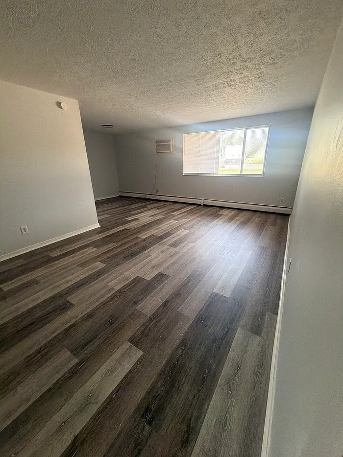 2 bed, 1.5 bath, 925 sqft, $1,350 — Photo 3
