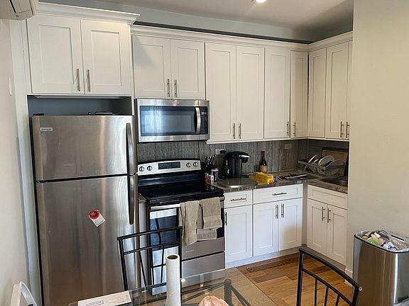5th image of 11-03 36th Ave #2R