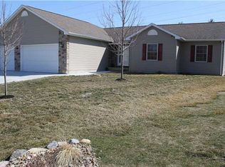 7816 Newburn Cir, Johnston, IA 50131