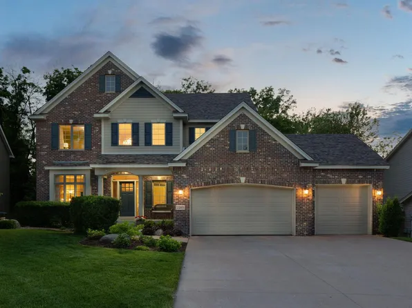 2285 Gervais Hills Dr, Little Canada, MN 55117