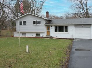 6209 Sands Rd, Crystal Lake, IL 60014