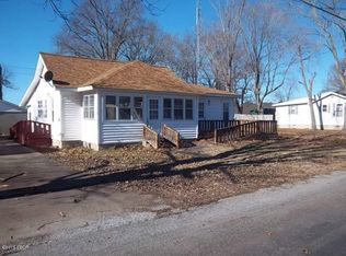 411 N Thompson St, Carrier Mills, IL 62917