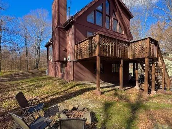 1008 Woodstone Dr, Newfoundland, PA 18445