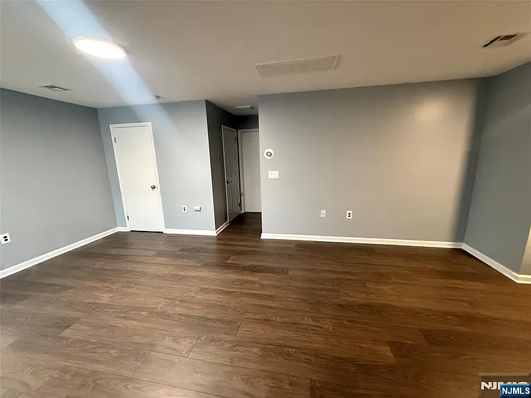 310 Passaic Ave — Photo 15
