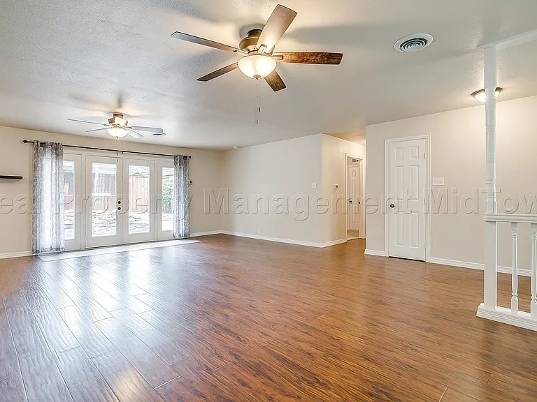 1813 Thomas Pl — Photo 7