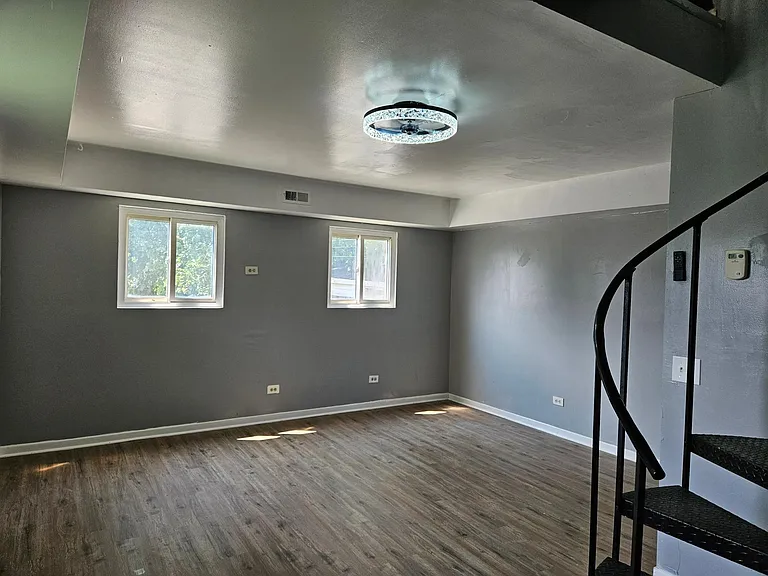 9258 S Parnell Ave — Photo 3