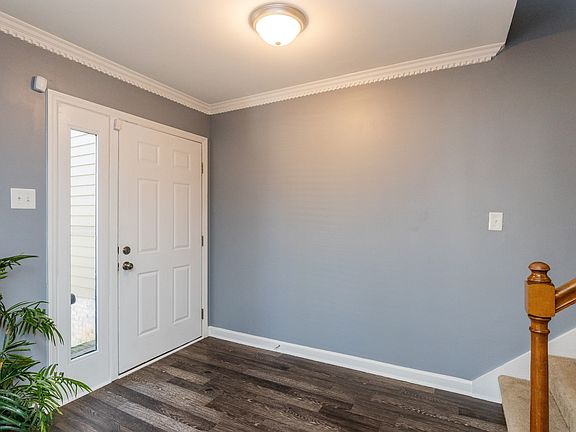 3rd image of 122 Montrose Dr
