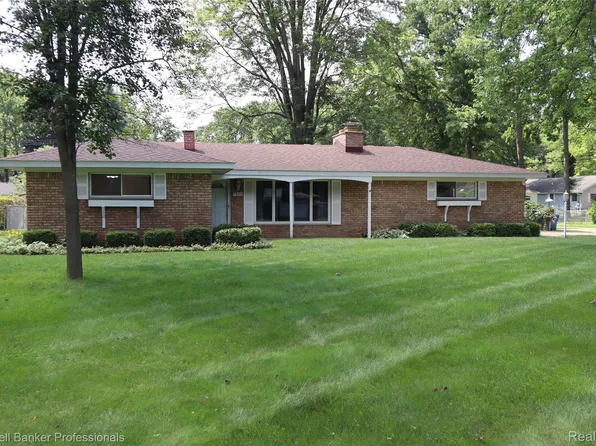 3489 Overton St, Waterford, MI 48328