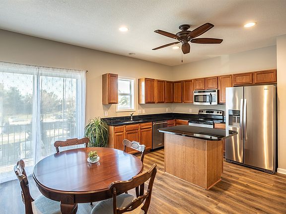 4th image of 6875 Jack London Dr