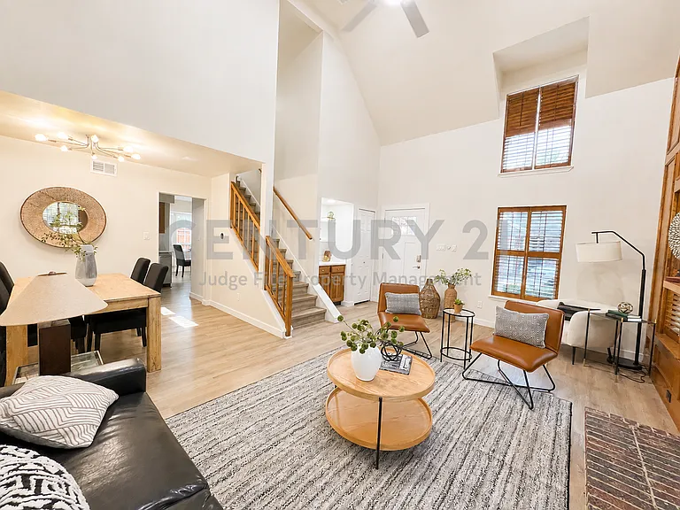 300 Lamesa Ct — Photo 5